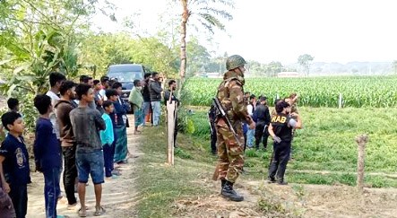 গ্রামের মাঠ থেকে গ্রেনেড উদ্ধার